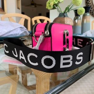 Marc Jacobs snapshot crossbody (bright pink)